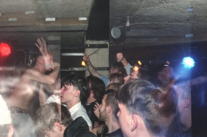 25 Café V lese, Domo